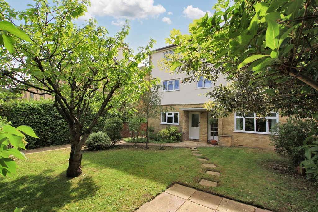 Property photo 1 of 9 Photo 11