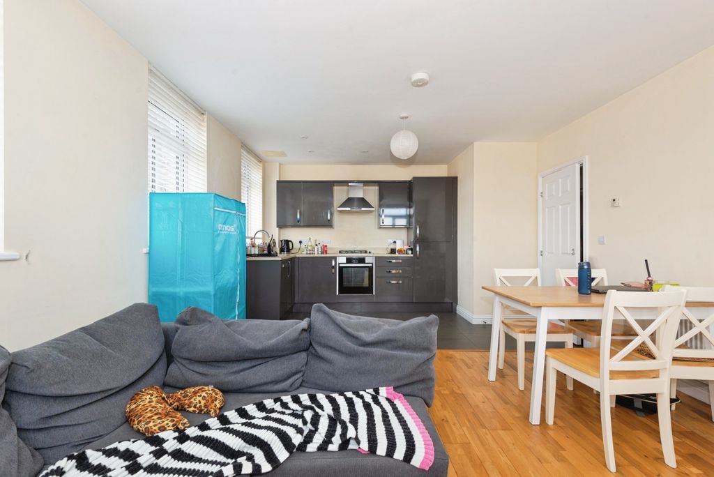 Property photo 3 of 8