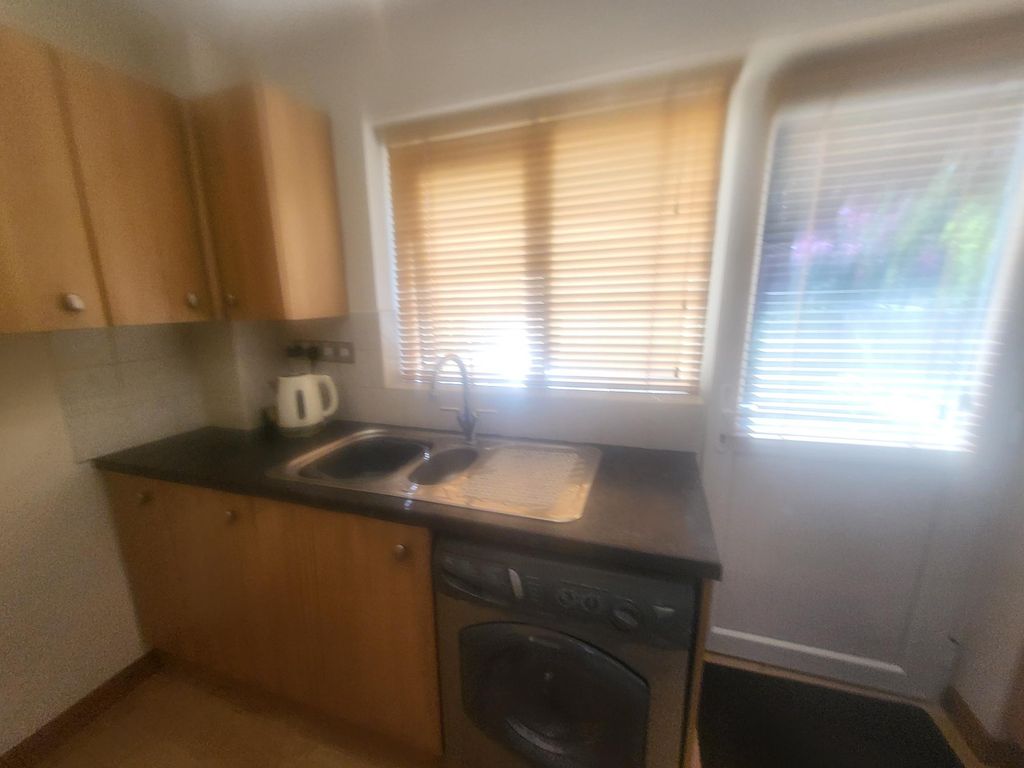 Property photo 3 of 7 Kitchen