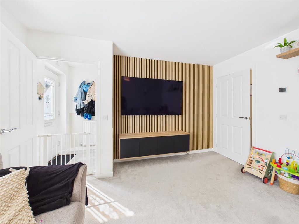 Property photo 3 of 16 Cam03924G0-Pr0172-Still009.Jpg