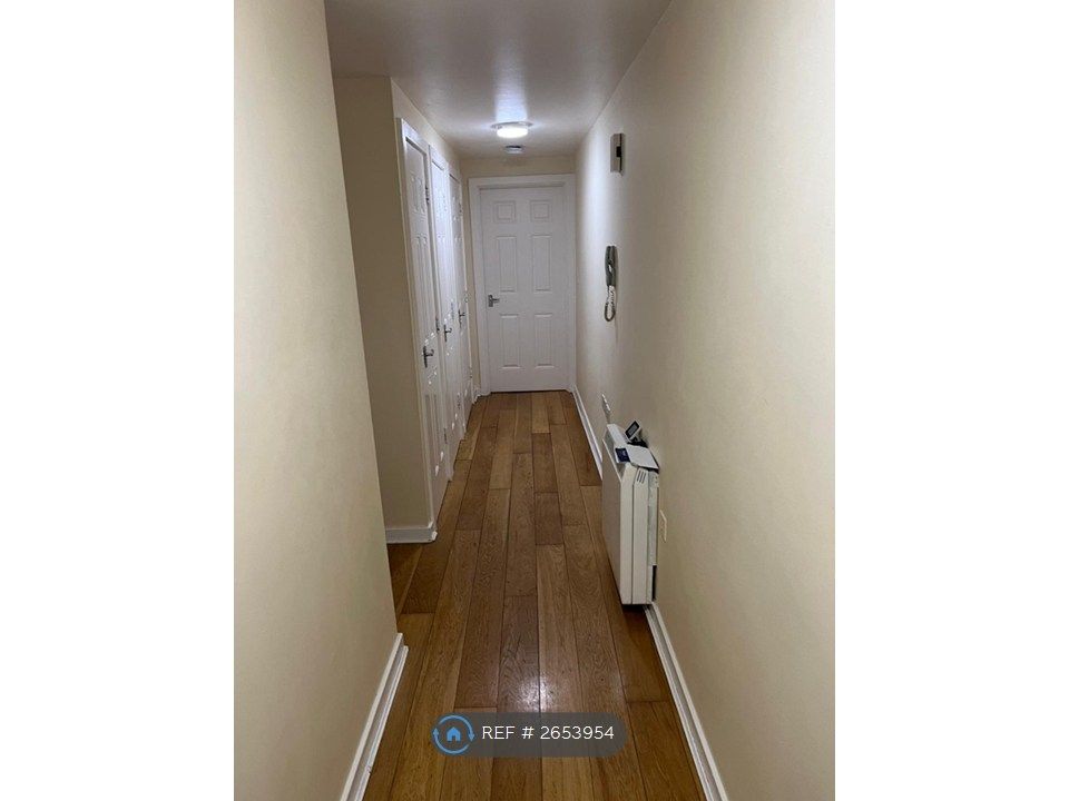 Property photo 3 of 6 Hallway