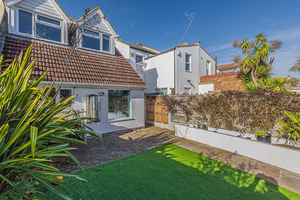 Property photo 1 of 41