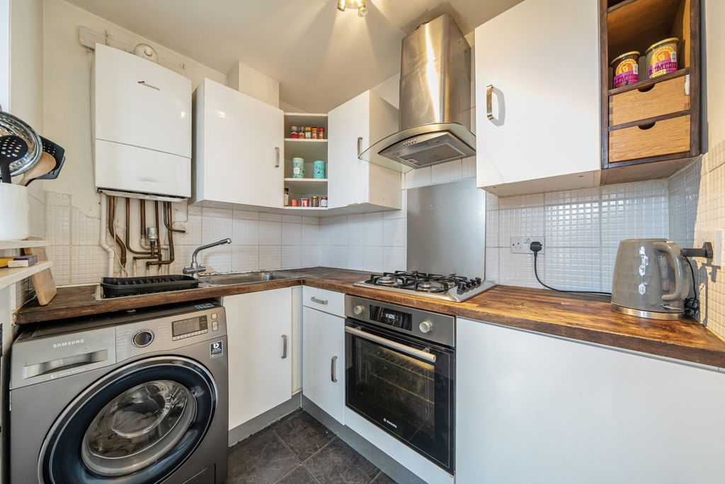 Property photo 2 of 11 Kitchen