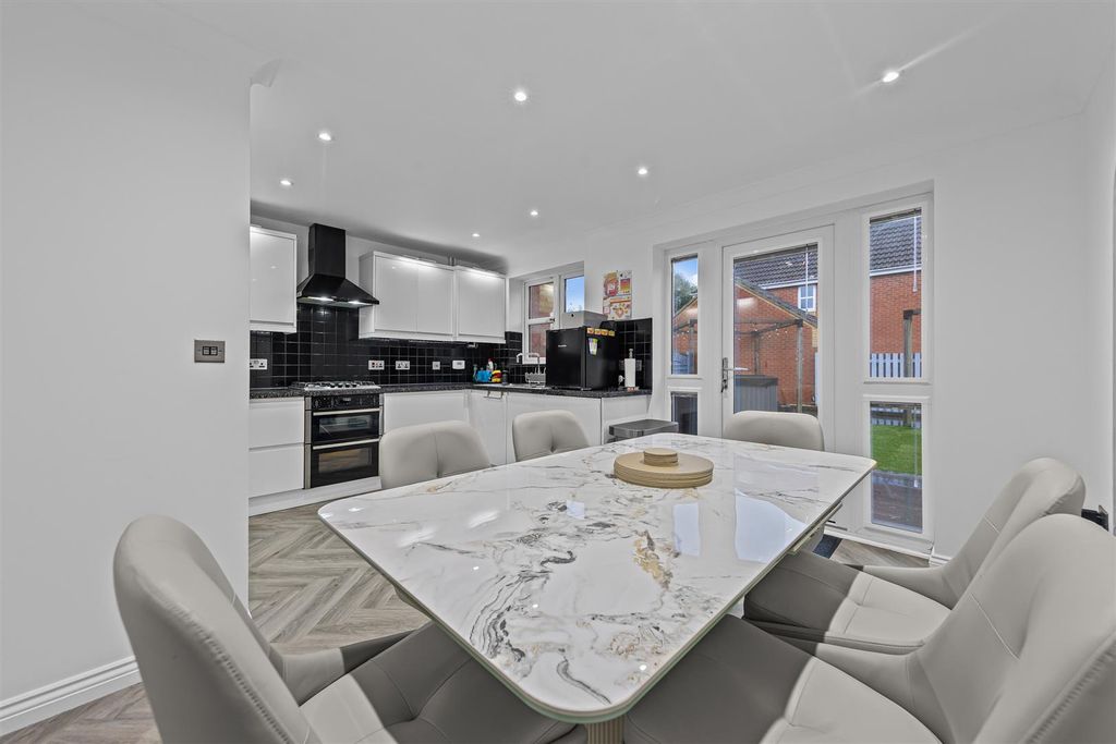 Property photo 3 of 25 10Portisheaddrweb14.Jpg