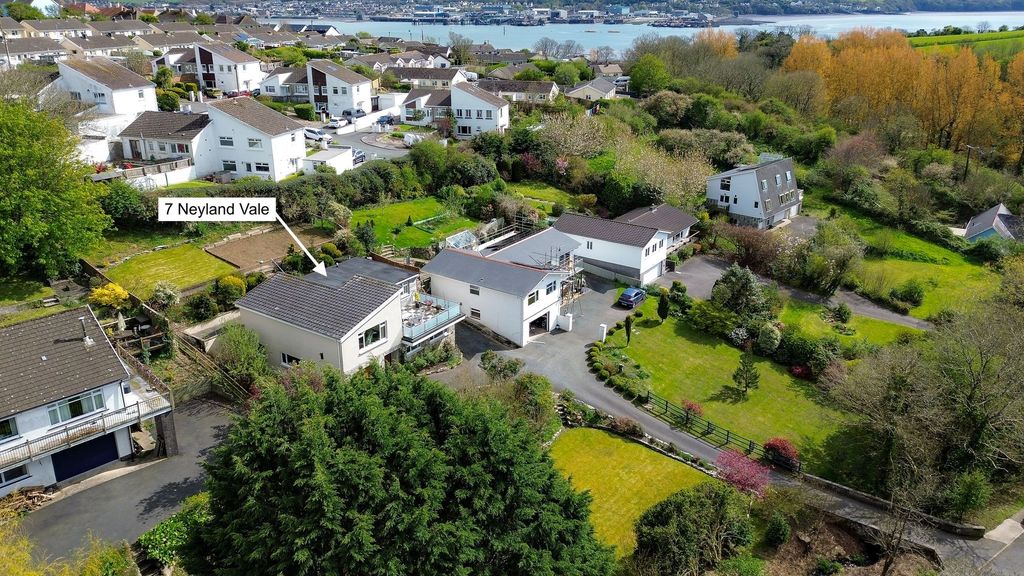 Property photo 2 of 61