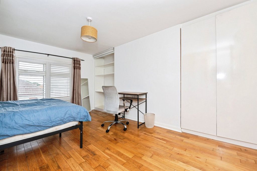 Property photo 3 of 11 Bedroom