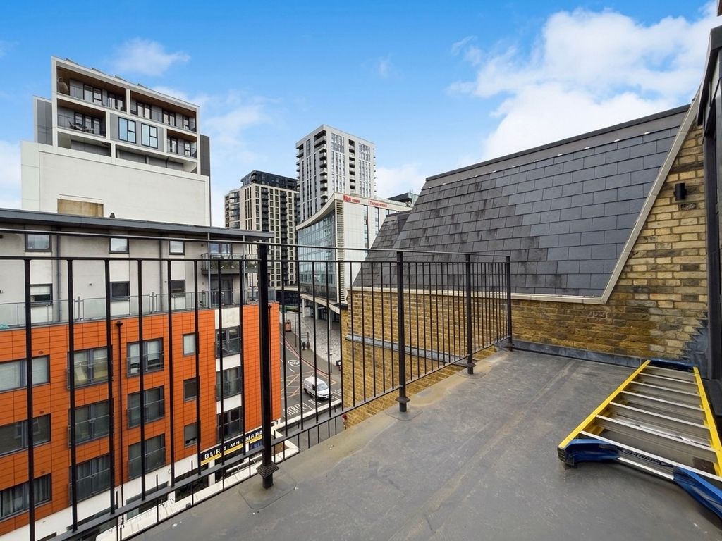 Property photo 1 of 7 Balcony