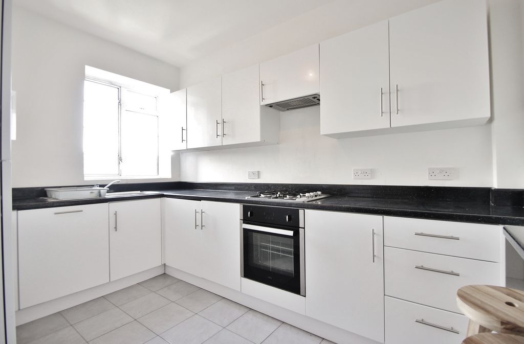 Property photo 1 of 14 Photo 8