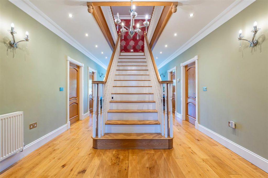 Property photo 3 of 41 Entrance Hall