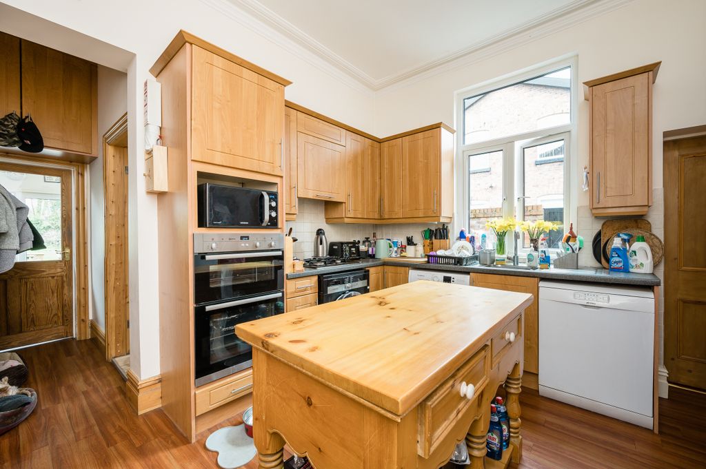 Property photo 3 of 18