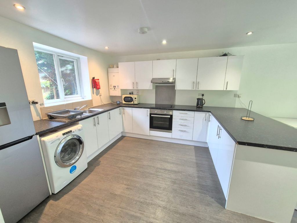 Property photo 2 of 17 Image
