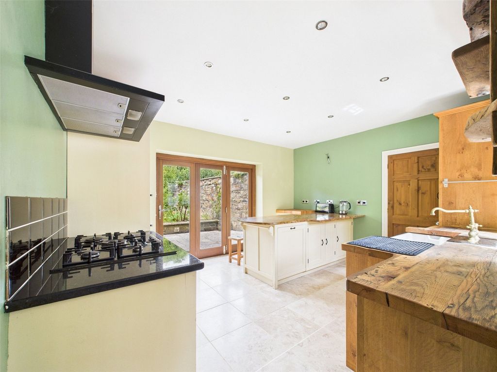 Property photo 2 of 19 Kitchen