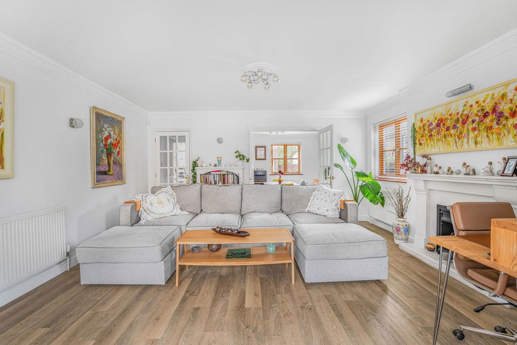 Property photo 2 of 31 21_65852-1.Jpg