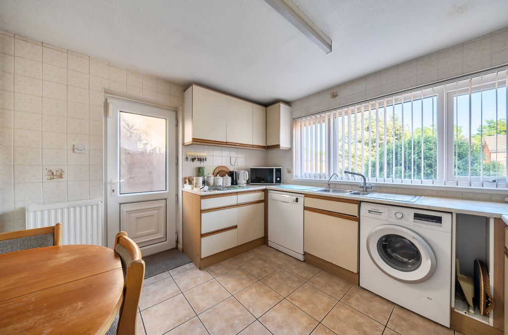 Property photo 3 of 20 1448620-7-69F37Fc...
