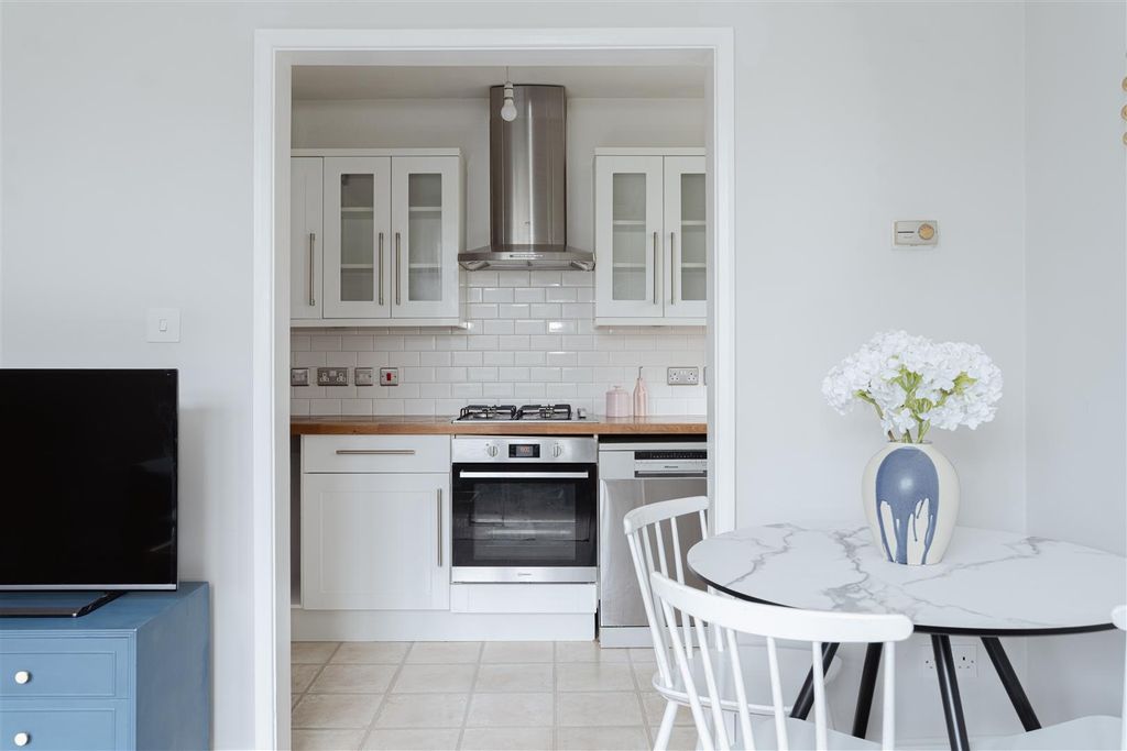 Property photo 3 of 12 11.Jpg