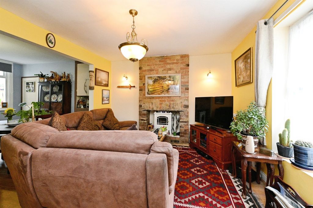 Property photo 3 of 18