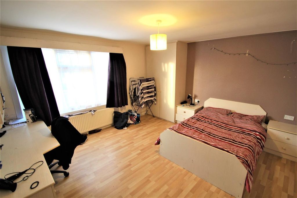 Property photo 3 of 8 Property Photo