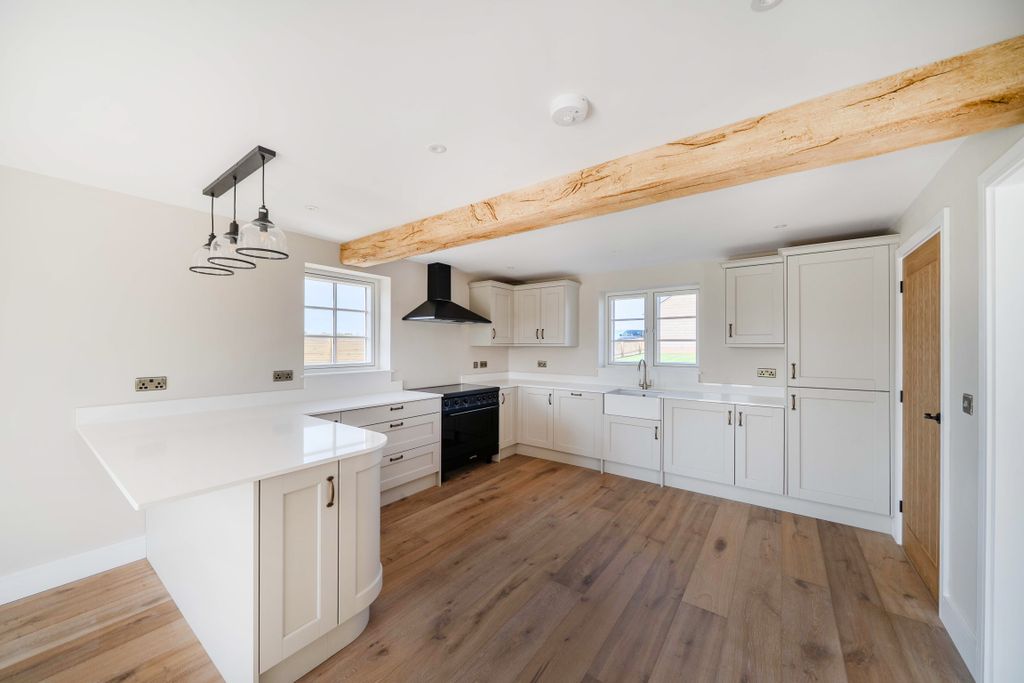 Property photo 2 of 14 151352576Aa28B3A0071E