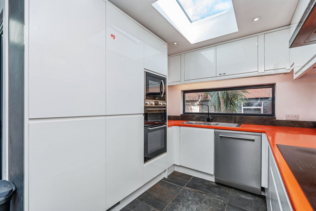 Property photo 3 of 18 Image