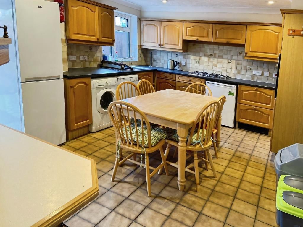 Property photo 2 of 17 Kitchen