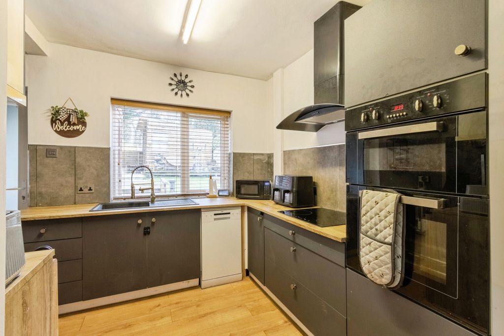Property photo 2 of 15 Kitchen/Dining Room