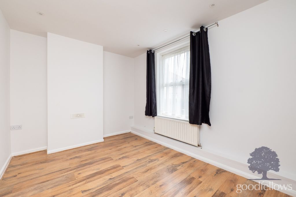 Property photo 3 of 16 Picture 3