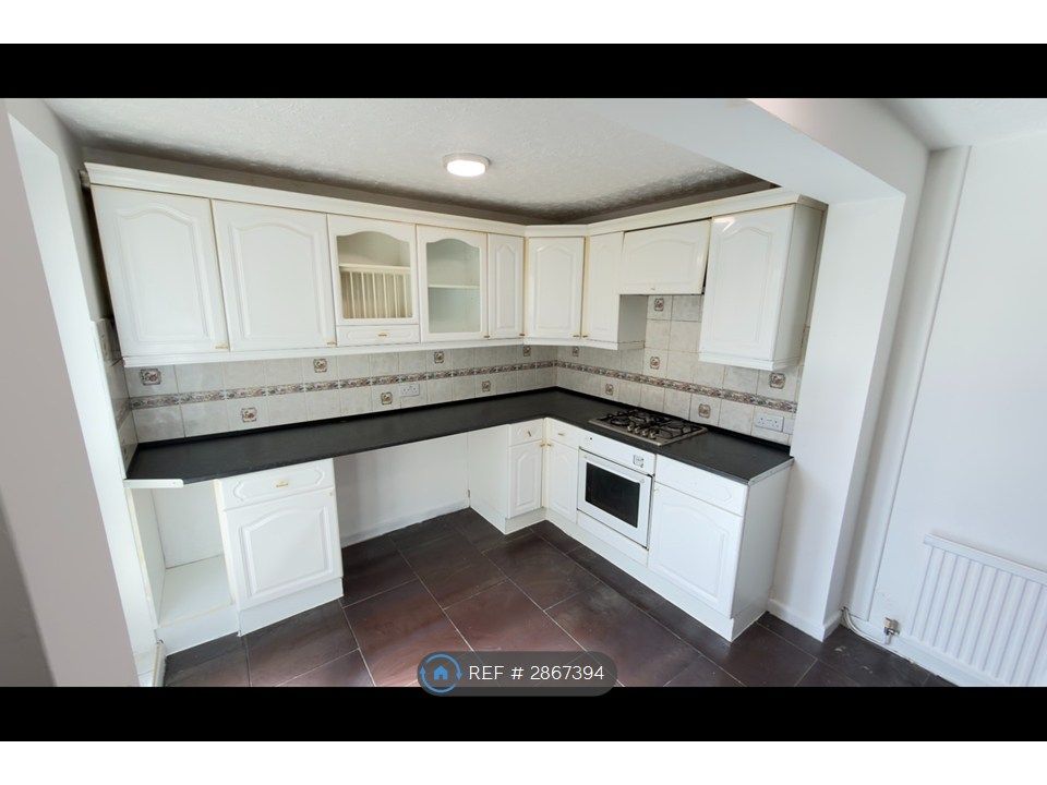 Property photo 3 of 18 Kitchen