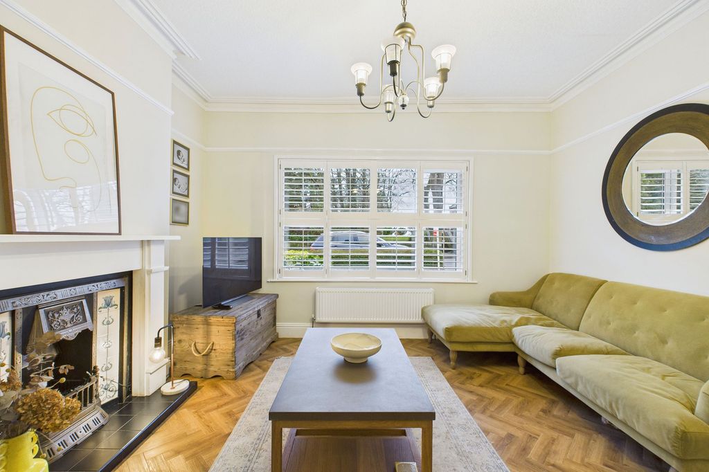 Property photo 1 of 33