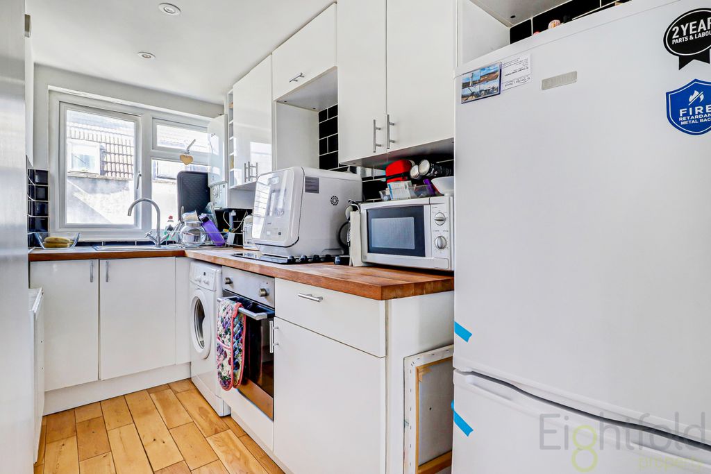 Property photo 3 of 10 Kitchen