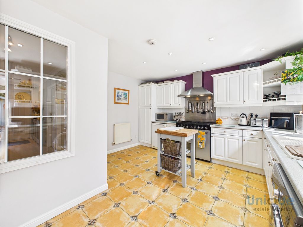 Property photo 2 of 28