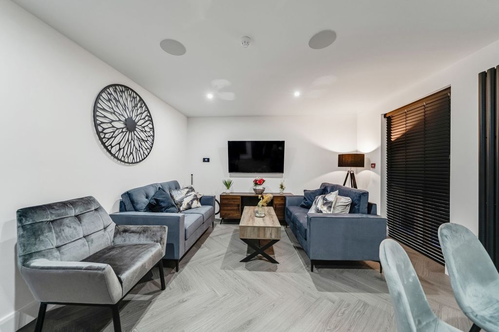 Property photo 1 of 4 Modern And Stylish Living Room Featuring Comfortab...