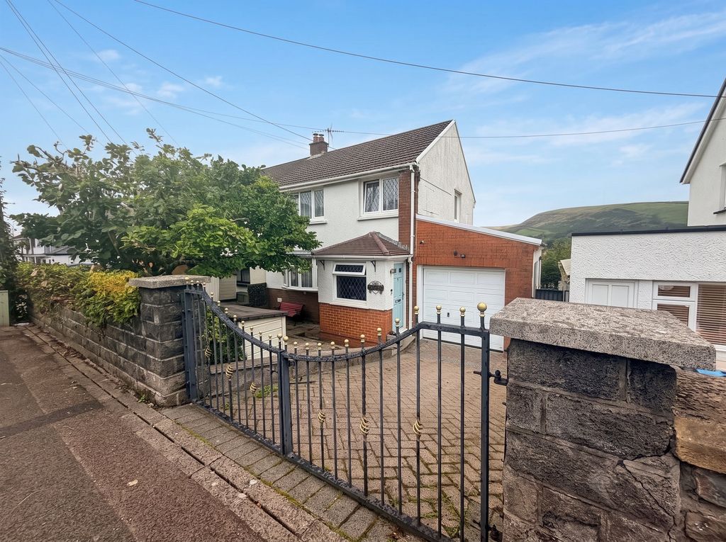 Property photo 1 of 43