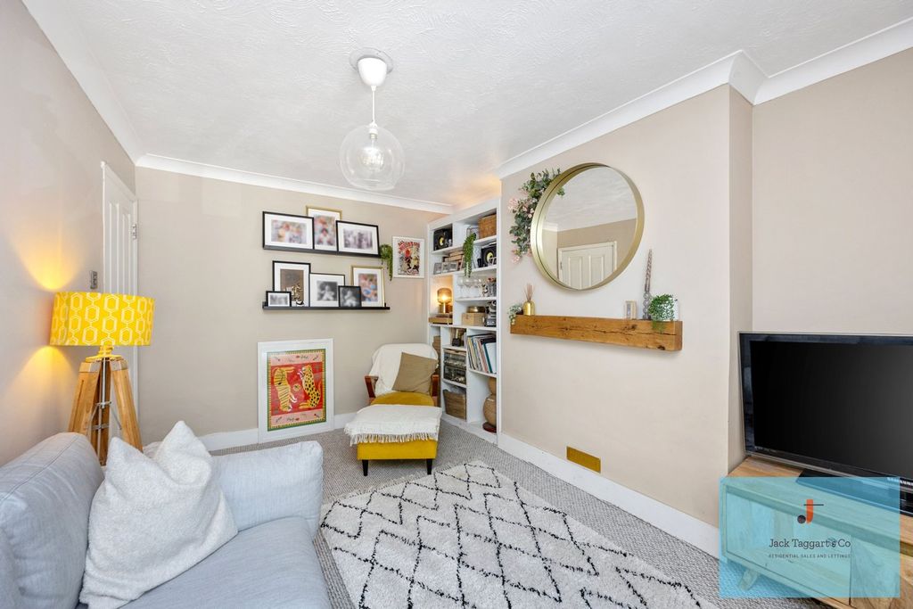 Property photo 3 of 11