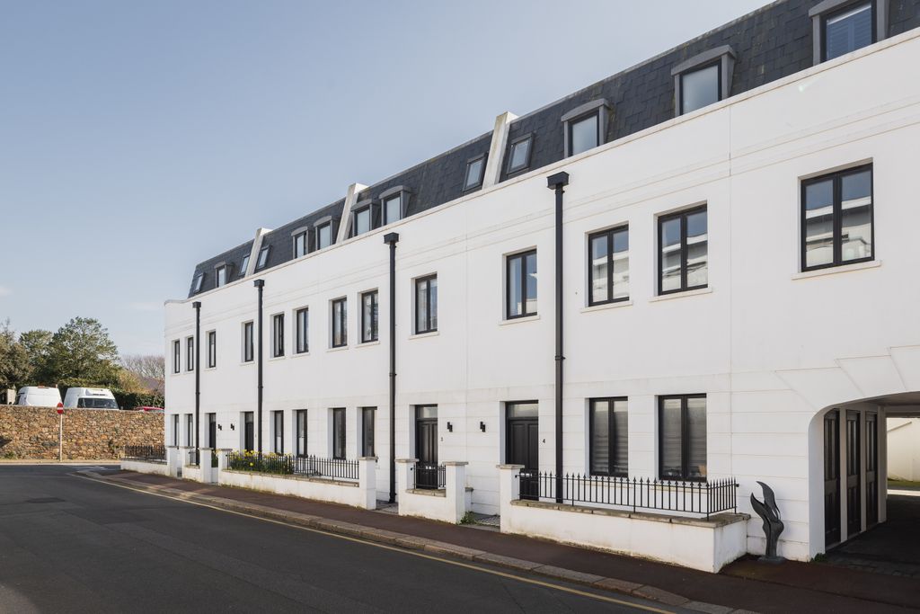 Property photo 1 of 20