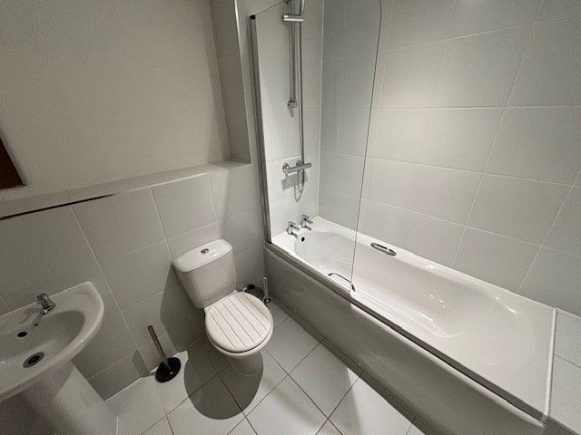 Property photo 3 of 7 Bathroom