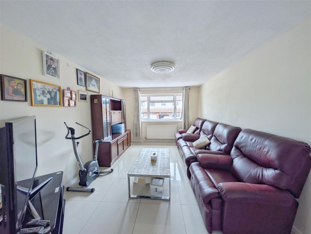 Property photo 3 of 18
