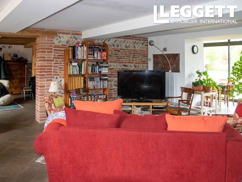 Property photo 3 of 10