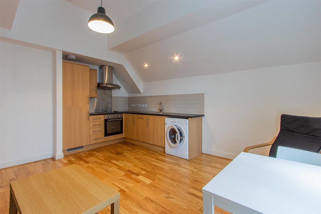 Property photo 3 of 9 Churchill Villas 30-3.Jpg