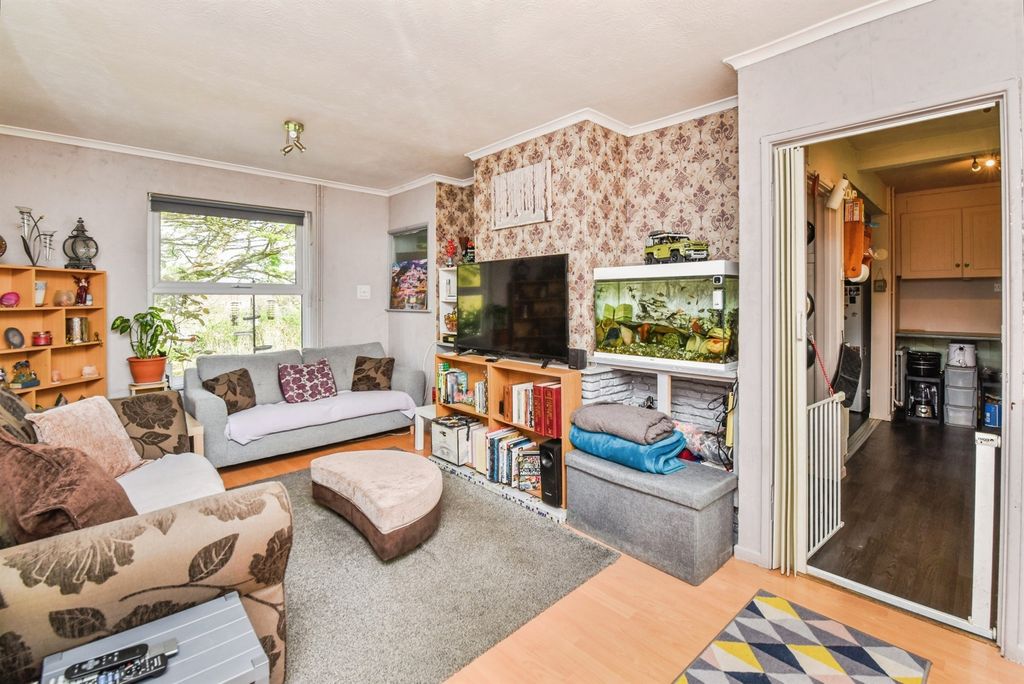 Property photo 3 of 20