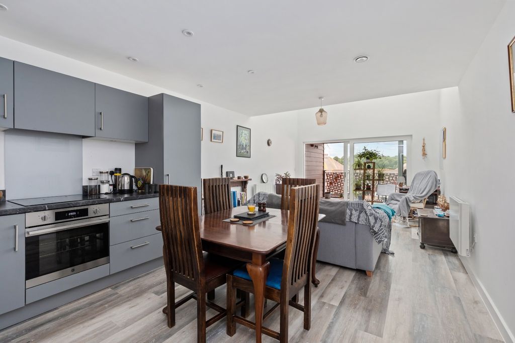 Property photo 2 of 13 4411121