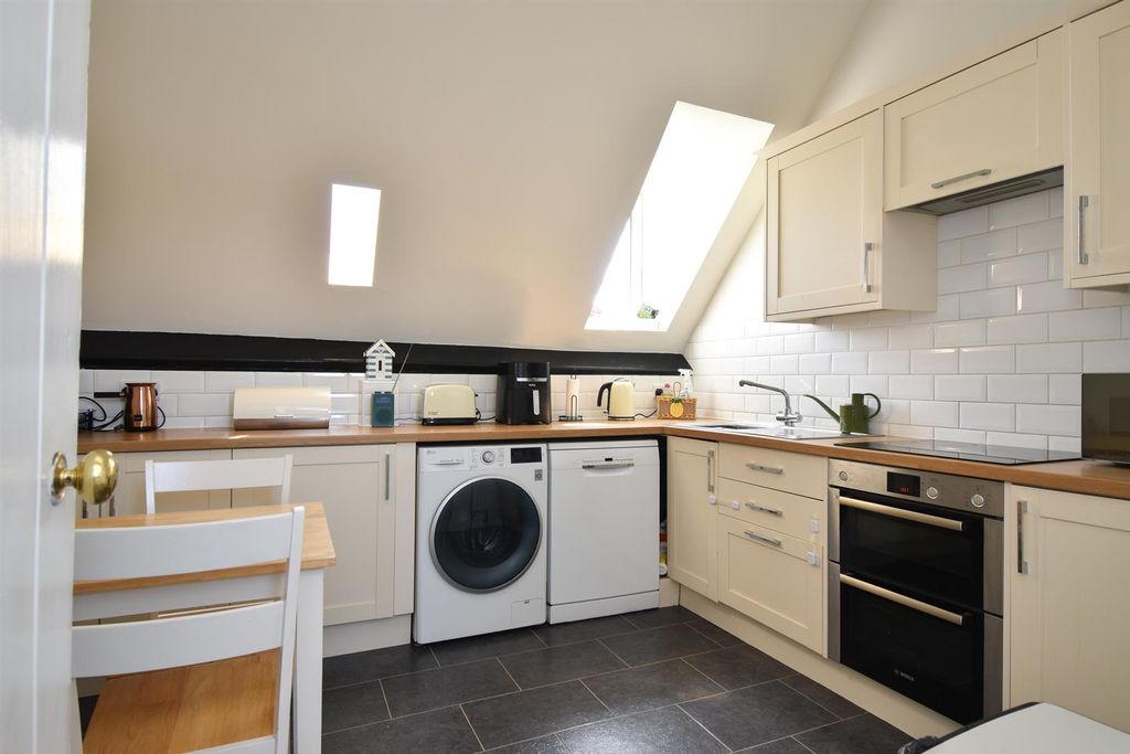 Property photo 3 of 17 Kitchen/Breakfast Room