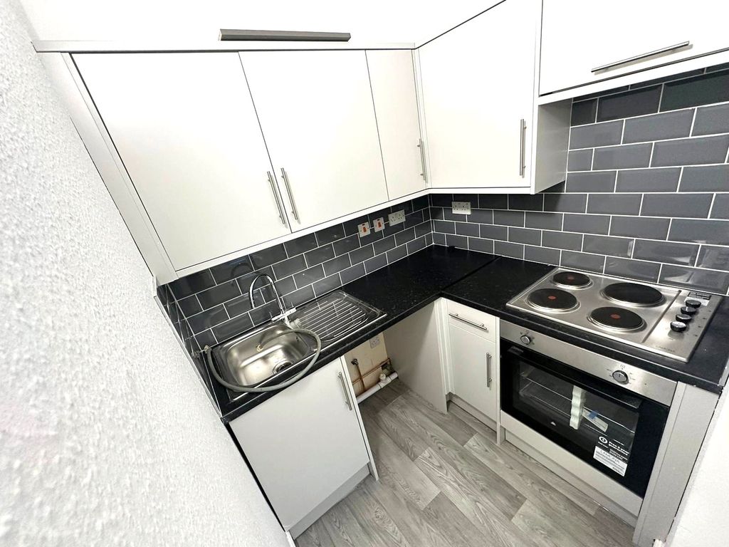 Property photo 3 of 7 Picture No. 10