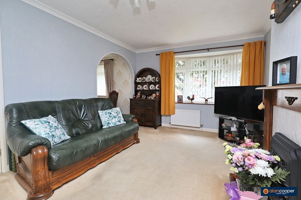 Property photo 3 of 18 4519284