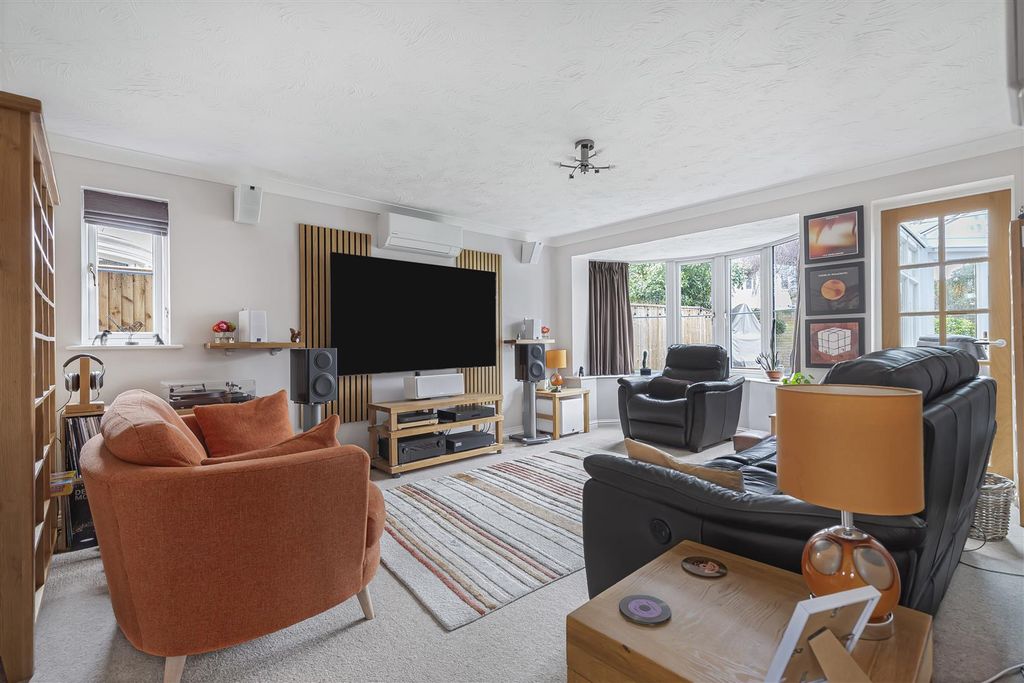 Property photo 3 of 18 11_72359.Jpg