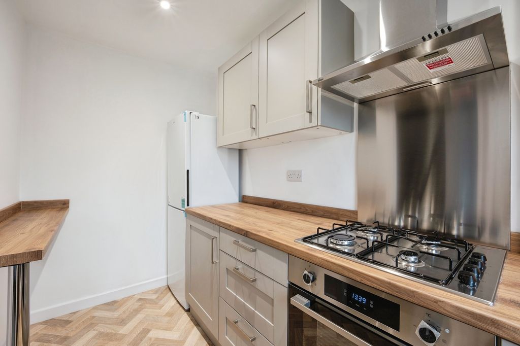 Property photo 3 of 15 Pbox-Img.Jpg