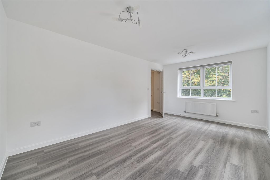 Property photo 2 of 18 1370038-19-68F286Be17603.Jpg