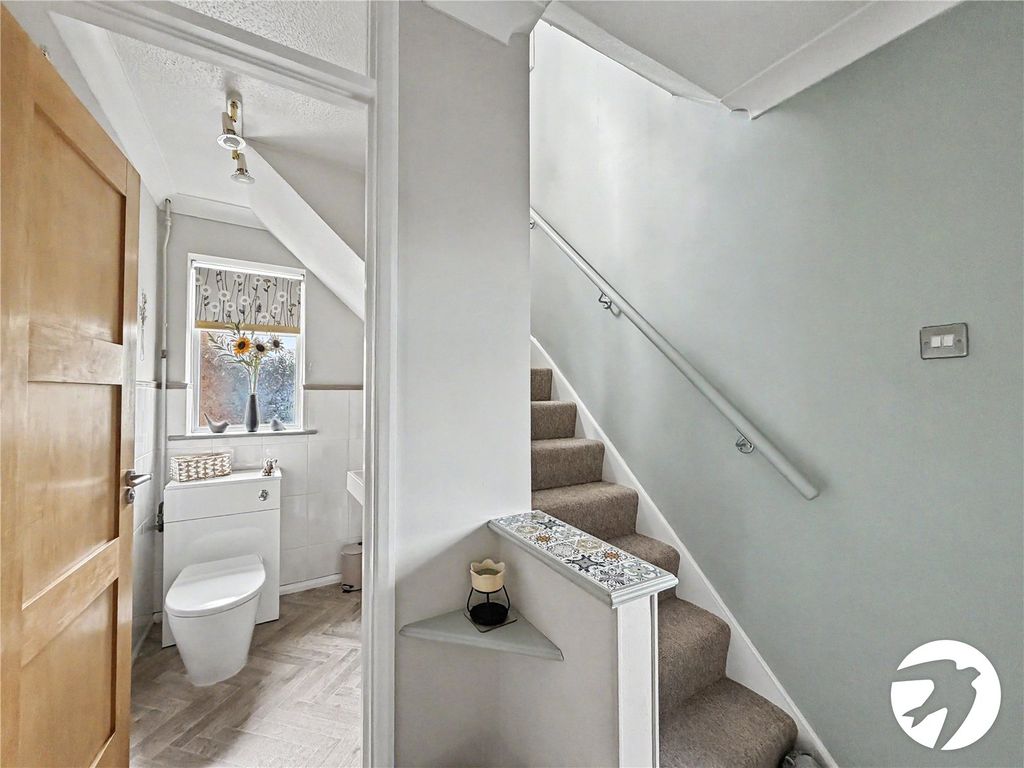 Property photo 2 of 28 Picture No. 11