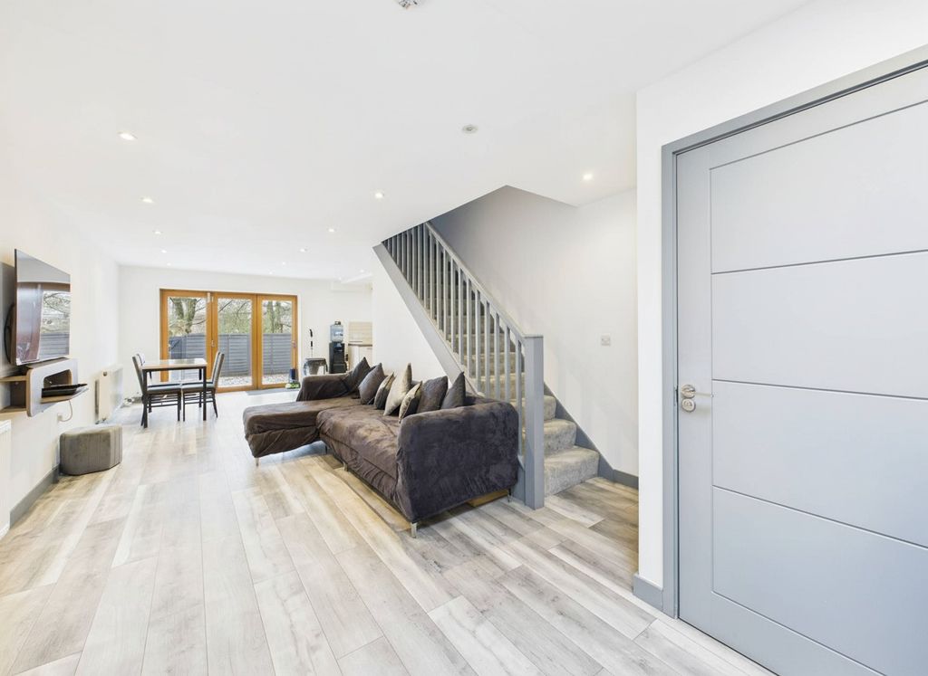 Property photo 2 of 24 4806802