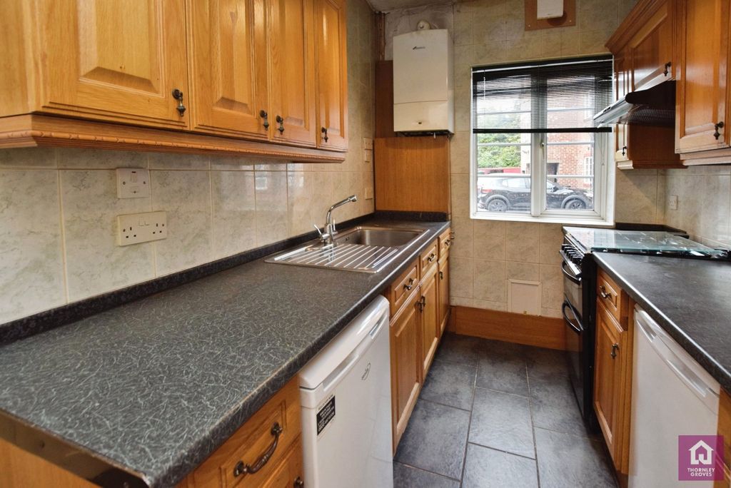 Property photo 3 of 11 Kitchen