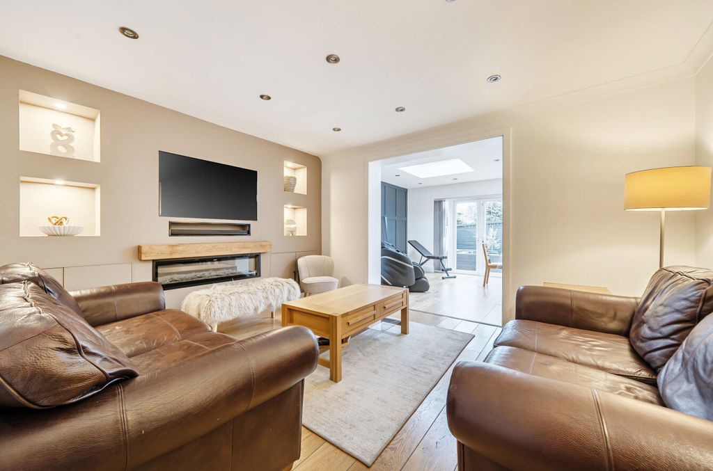 Property photo 2 of 22 1438625-8-69cd572...